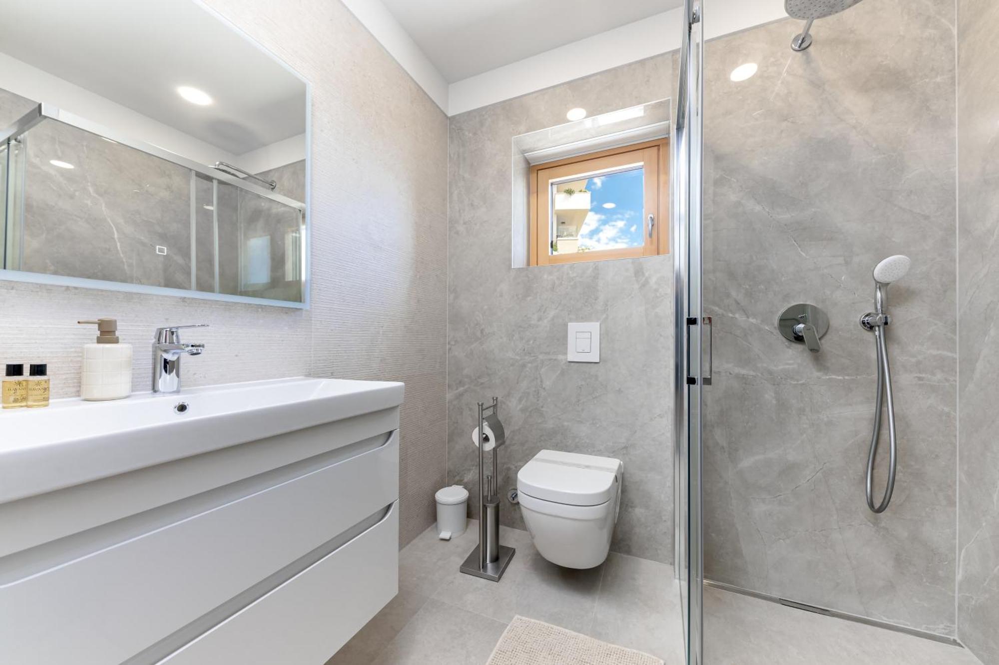 Luxury Adria Sea City & Mountain View Apartment Makarska Exterior photo
